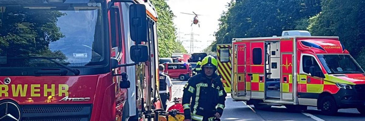 FW Bergheim: Zwei Verletzte nach Verkehrsunfall auf Bundesstraße 477 bei Bergheim Frontalzusammenstoß zwischen zwei PKW