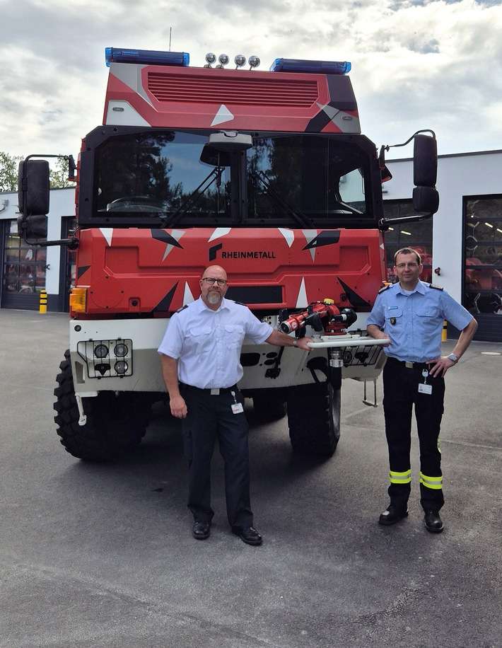 FW Südheide: Werkfeuerwehr Rheinmetall stellt zweites geschütztes Großtanklöschfahrzeug in Dienst