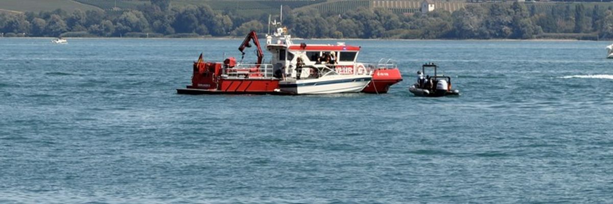 FW Konstanz: Bootsbrand bei der Insel Mainau