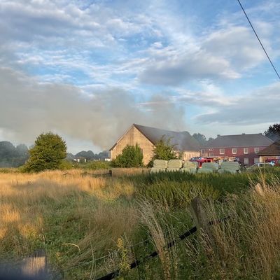 FW-DO: Scheunenbrand in Dortmund-Scharnhorst - Brandbekämpfung dauert derzeit noch an