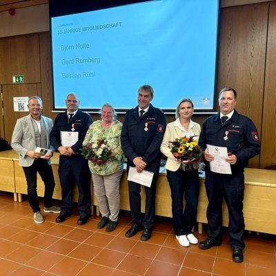 FW Hünxe: 200 Jahre Ehrenamt - Ehrungen für Mitglieder der Freiwilligen Feuerwehr