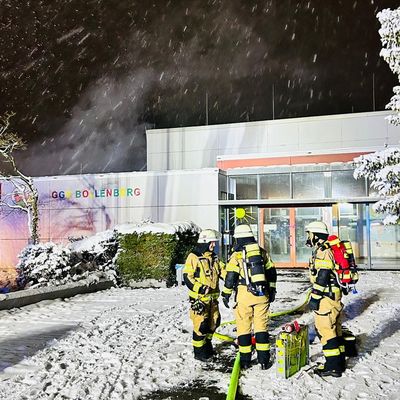 FW-HAAN: Grundschule Bollenberg: Brand zerstört Teile des Verwaltungsbereichs