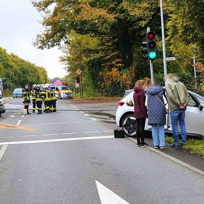 FW-EN: Verkehrsunfall zwischen Lastwagen und E-Fahrzeug