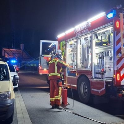 FW Düren: Zimmerbrand mit vermisster Person - Feuerwehr Düren im Einsatz