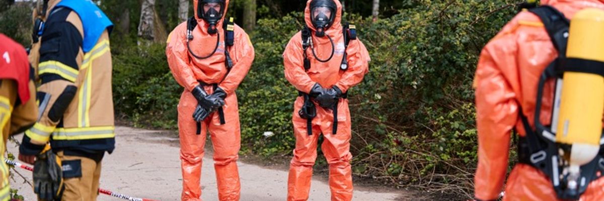 FW-E: Illegal entsorgte Gefahrgutbehälter lösen Feuerwehreinsatz aus