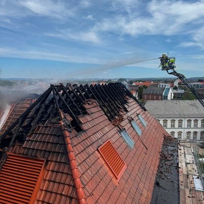 FW Paderborn: Dachstuhlbrand Realschule St. Michael