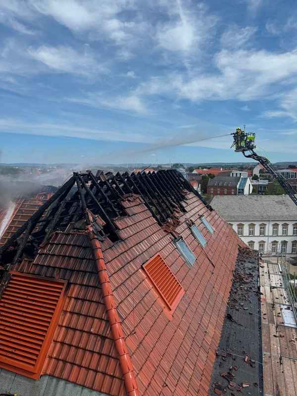 FW Paderborn: Dachstuhlbrand Realschule St. Michael