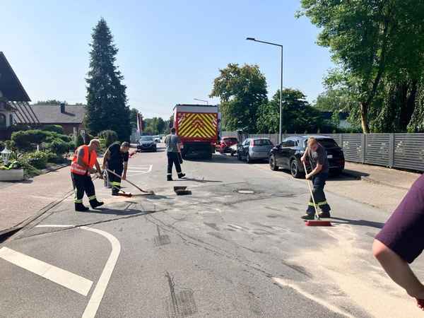 FW-Schermbeck: Ölfleck auf Fahrbahn