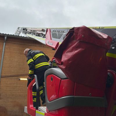 FW-M: Aufstiegshilfe geleistet (Oktoberfest)