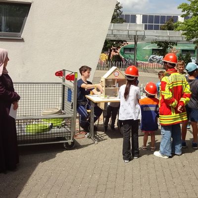 FW-KA: "Die Feuerwehr stellt sich vor - denn die Feuerwehr ist für Alle da"