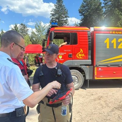KFV-CW: Waldbrand in Enzklösterle / Große Entfernungen für Wasserversorgung