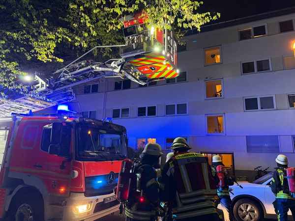FW-BN: Zimmerbrand in Bonn-Tannenbusch - keine Verletzen.