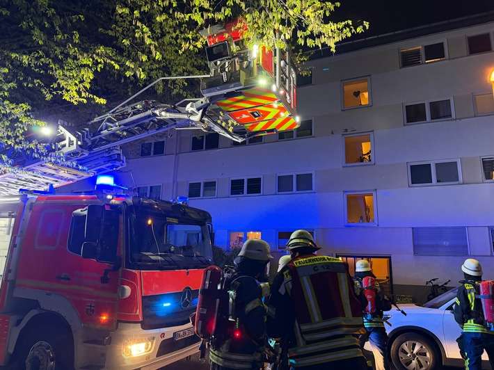 FW-BN: Zimmerbrand in Bonn-Tannenbusch - keine Verletzen.