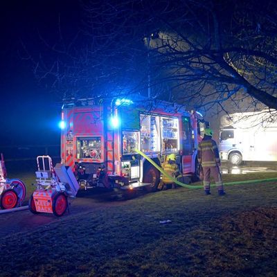 FW Paderborn: Brand in einem Pferdestall auf einem landwirtschaftlichen Anwesen