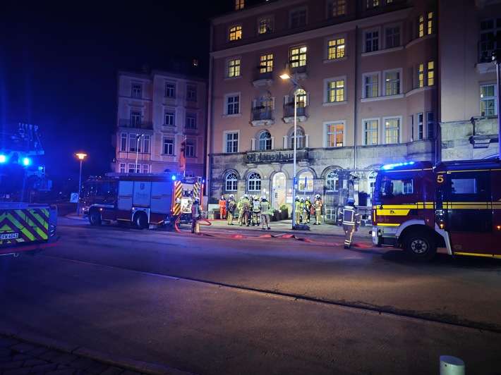 FW Dresden: Rauchentwicklung in einem Pflegeheim - automatische Brandmeldeanlage alarmiert die Feuerwehr