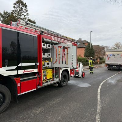 FW-Schermbeck: Unfall mit parkendem PKW