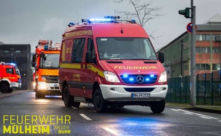 FW-MH: Kampfmittelfunde im Hafen und Verkehrsunfall auf der A40
