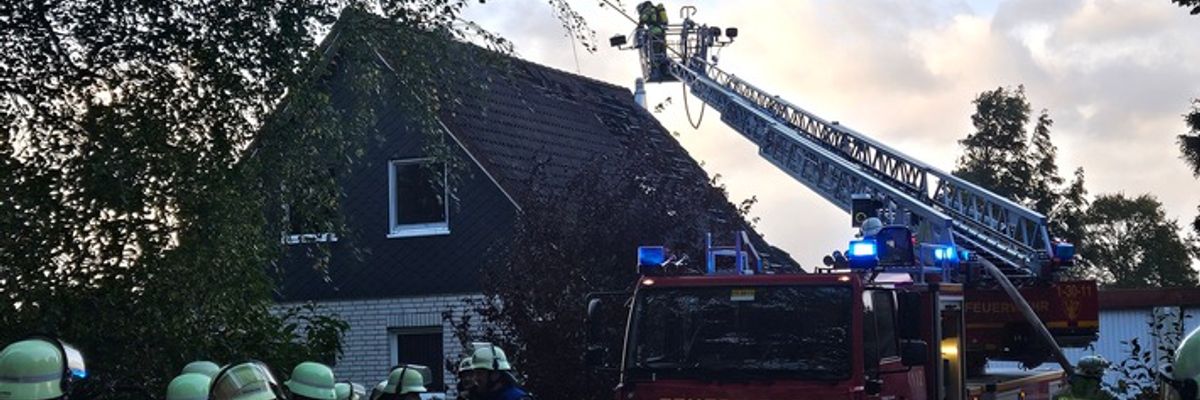 FW-ROW: Wohnhaus in Byhusen in Vollbrand - niemand verletzt