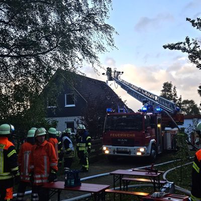 FW-ROW: Wohnhaus in Byhusen in Vollbrand - niemand verletzt