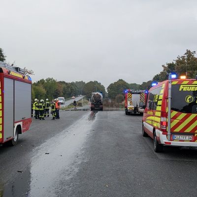 FW Kranenburg: Biomasse statt Gefahrgut: Größerer Feuerwehreinsatz auf der B9 neu