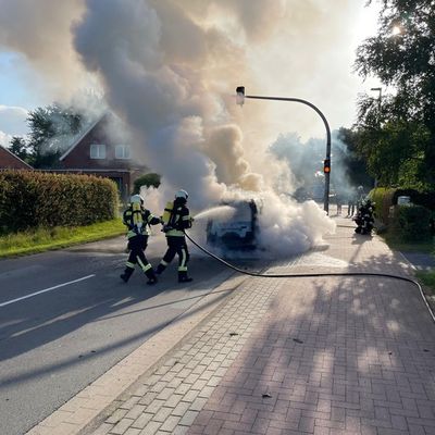 FW-AUR: Erdgasfahrzeug brennt aus