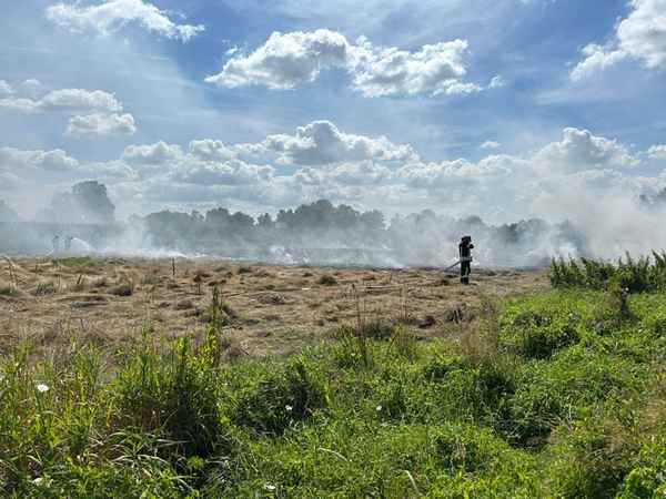 FW-AUR: Großflächigen Heubrand rasch im Griff
