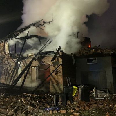 FW Dörentrup: Explosion mit anschließendem Großbrand in Wohnhaus - eine Person tot aufgefunden