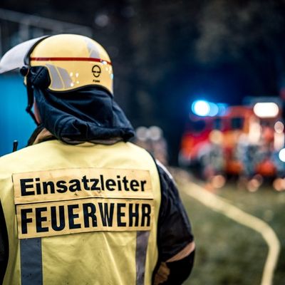 FW Hünxe: Zehn Verletzte nach Gebäudebrand - Feuerwehr Hünxe übt den Ernstfall