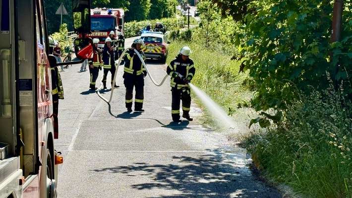 FFW Schwalmtal: Kleinbrand eines Grünstreifens in Amern