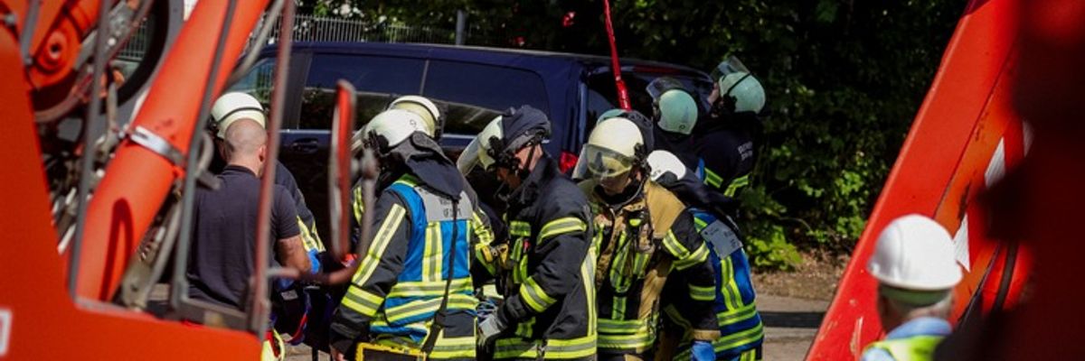 FW-BO: Schwer verletzter Bauarbeiter aus Baugrube gerettet