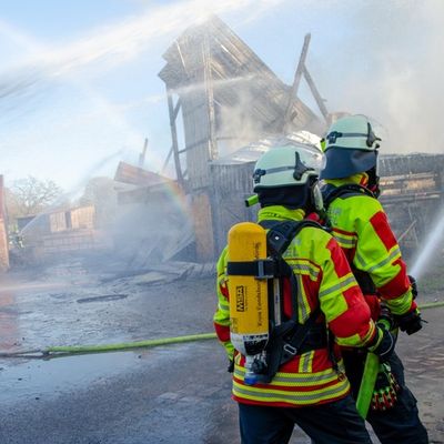 FW-RD: Scheune auf Pferdehof in Blumenthal abgebrannt