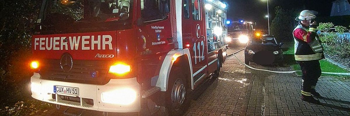 FFW Schiffdorf: Starke Verrauchung im Wohnzimmer: Angenommener Schornsteinbrand endet glimpflich