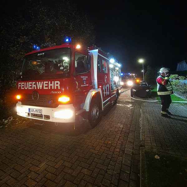 FFW Schiffdorf: Starke Verrauchung im Wohnzimmer: Angenommener Schornsteinbrand endet glimpflich