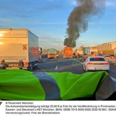 FW-M: Pkw-Brand auf Autobahnring (Obermenzing)
