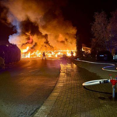 FW-ROW: Großbrand in Zeven: Über 200 Kräfte im Einsatz