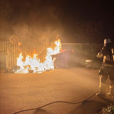 FW-E: Brandserie in Altenessen-Süd - mehrere Containerbrände