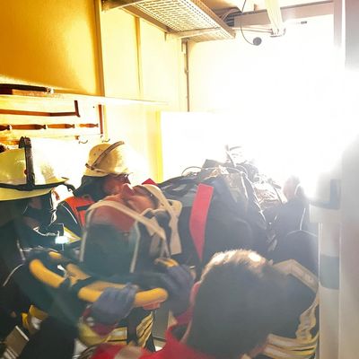 FW Beverungen: Gemeinsames Zirkeltraining stärkt Zusammenarbeit über Grenzen hinweg / Feuerwehren und Rettungsdienste aus dem Dreiländereck üben in Beverungen