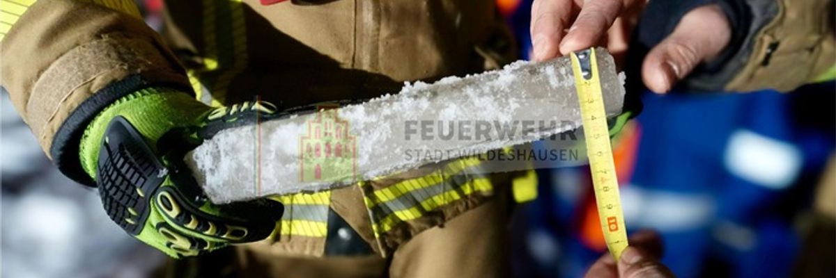 FW-OLL: Feuerwehr Wildeshausen warnt vor Eisflächen - Realistische Eisrettungsübung durchgeführt