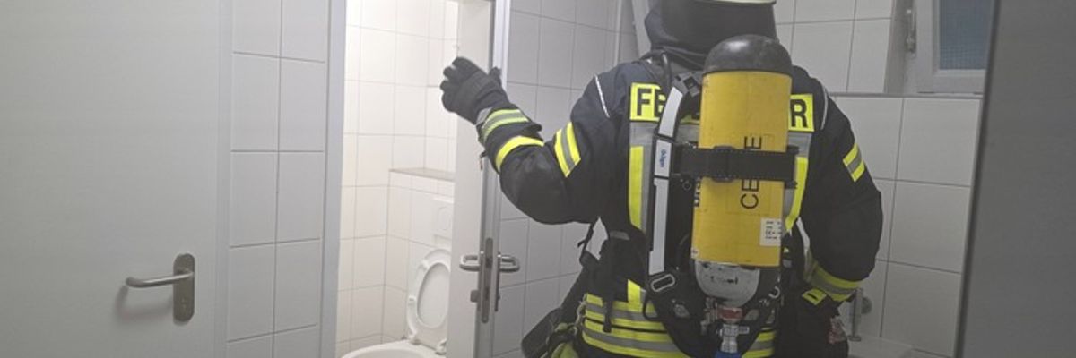 FW Celle: Feuer auf öffentlicher Toilette