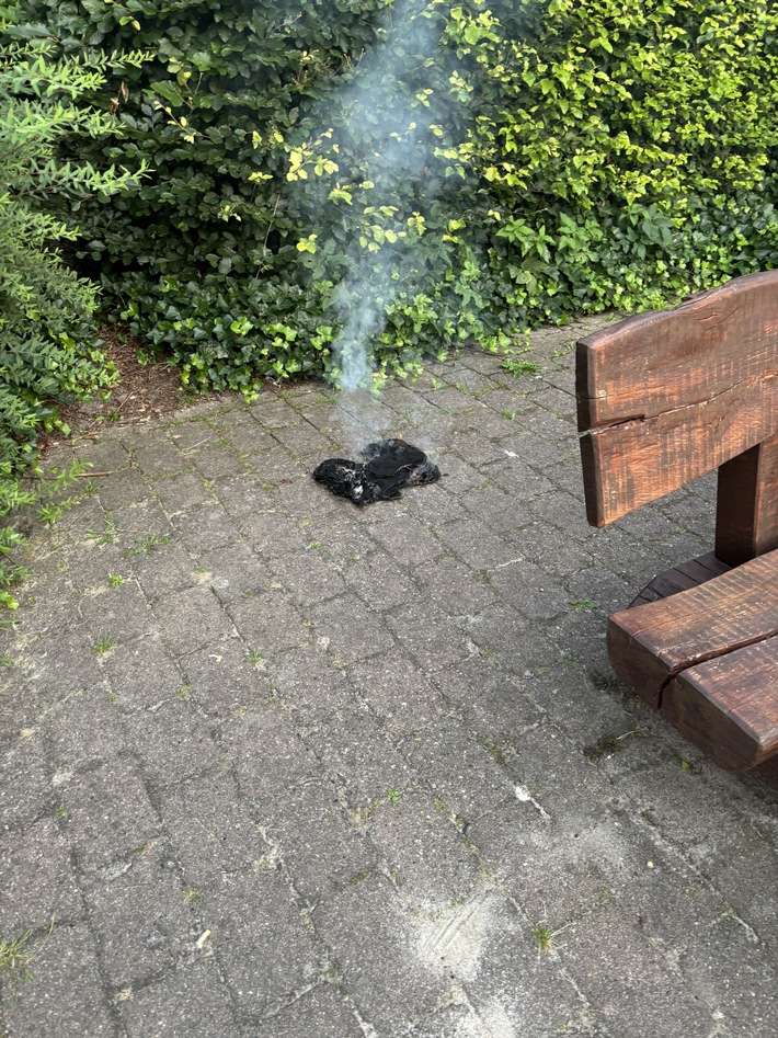 FW-OLL: Skurriler Kleinbrand & Tragehilfe beschäftigten Feuerwehr am Wochenende