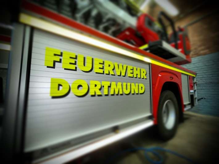 FW-DO: Saunabrand in der Helmut-Körnig-Halle