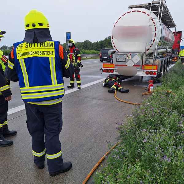 FW-ROW: Heißgelaufene Lkw-Bremse sorgt für Feuerwehreinsatz auf der A1
