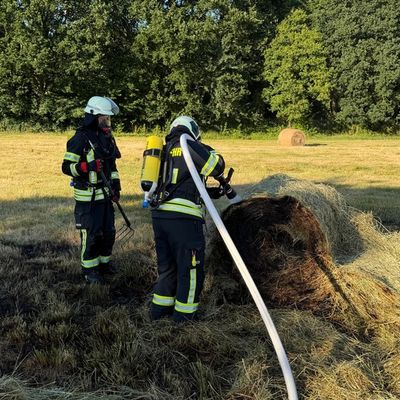 FW-AUR: Gepresstes Heu entflammt