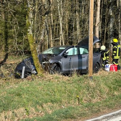 FW VG Westerburg: Mutter und Kleinkind verunfallen mit Elektrofahrzeug - Rauchentwicklung ruft Feuerwehr auf den Plan