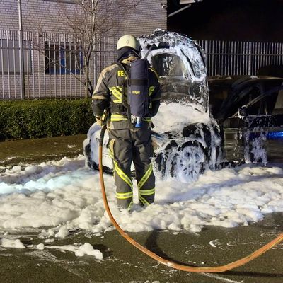 FW Hünxe: Pkw brennt in voller Ausdehnung