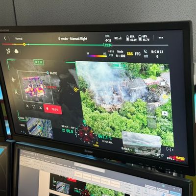 FW Dresden: Gebäudebrand auf ehemaligem Bahnhofsgelände - Großeinsatz der Feuerwehr Dresden