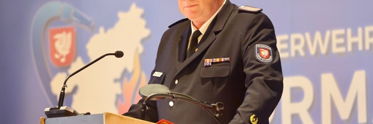 FW-Stormarn: Jahreshauptversammlung: Clemens Tismer mit dem deutschen Feuerwehr-Ehrenkreuz in Gold ausgezeichnet