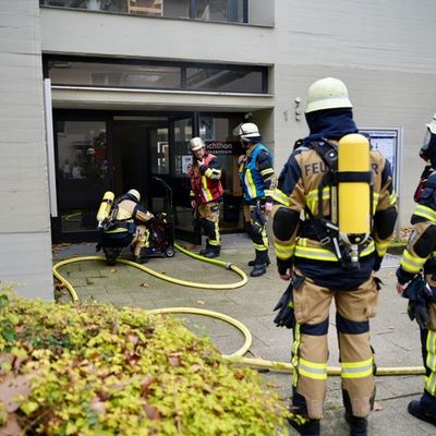 FW-E: Brandereignis im Gemeindezentrum - zwei Personen leicht verletzt