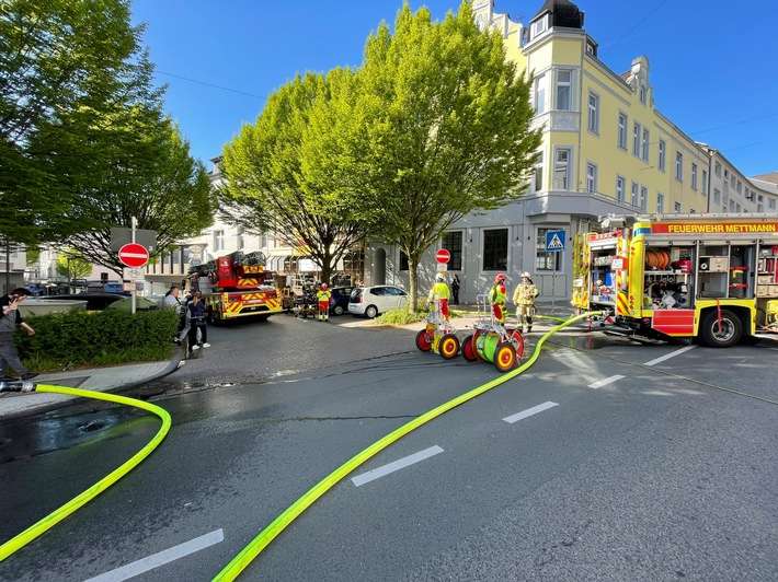 FW Mettmann: Fritteusenbrand in einer Gastronomie
