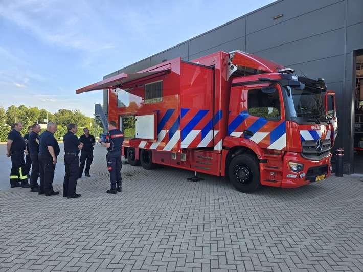 FFW Schwalmtal: Einsatzleitwagen-Gruppe der Feuerwehr Schwalmtal besucht Multi Commando Unit der Brandweer Horst aan de Maas